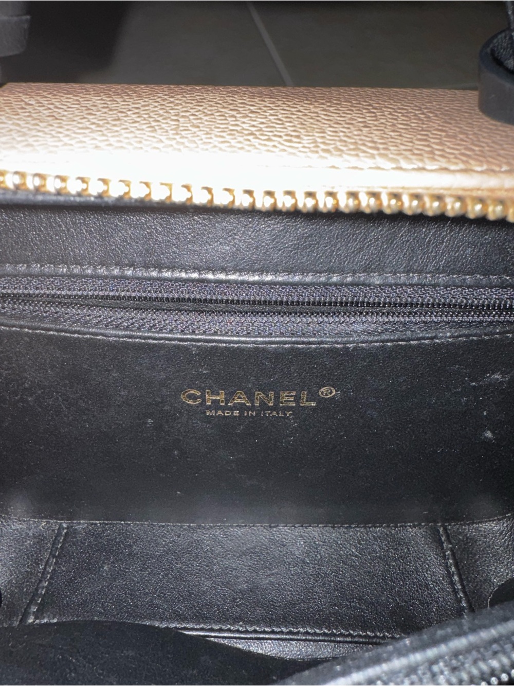 CHANEL Medium Quilted Vanity Crossbody Bag with Gold Hardware - Picture 8 of 11